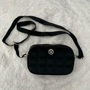 Lululemon Camera Crossbody Quilted Bag.